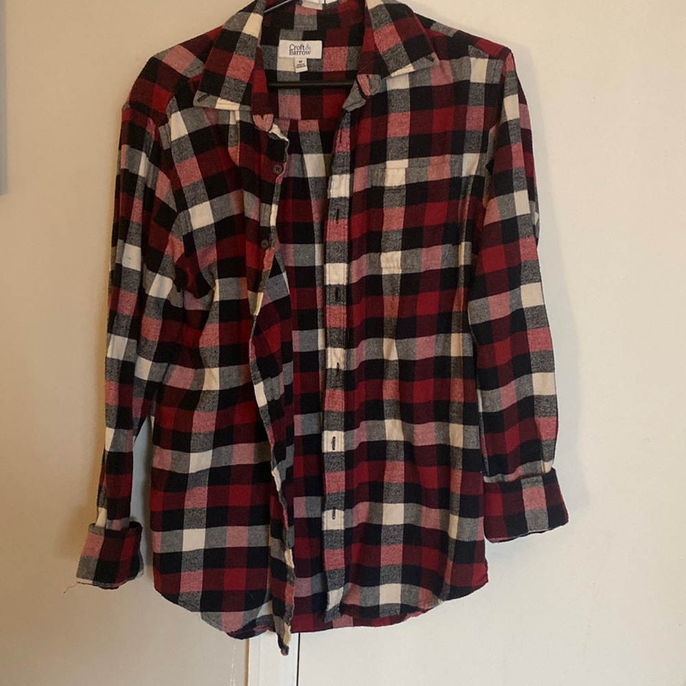 Croft & Barrow Mens Button Down Flannel. Red, black and white. Size Medium